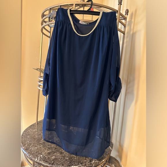 New with out tags Size 16 , Navy top - Picture 3 of 7